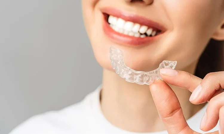 Có nên niềng răng Invisalign