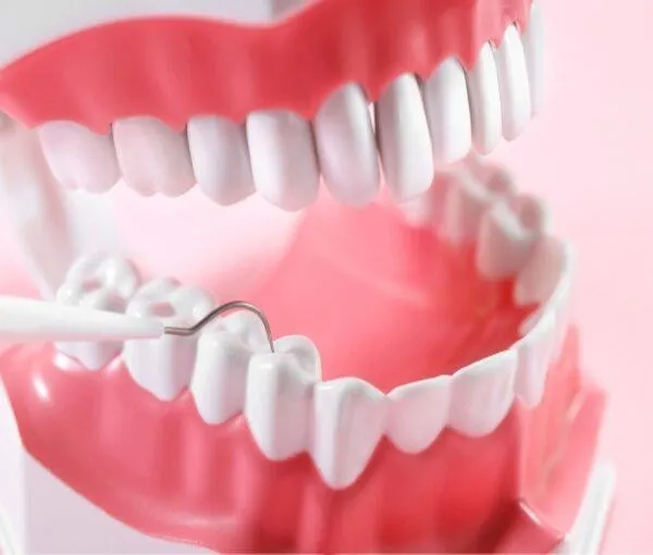 nhổ răng số 7 có bị hóp má không