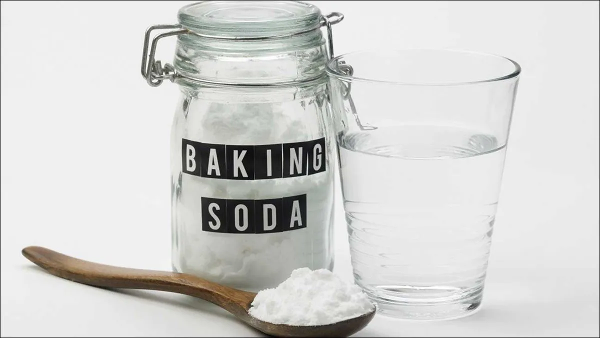 Làm trắng răng bằng baking soda