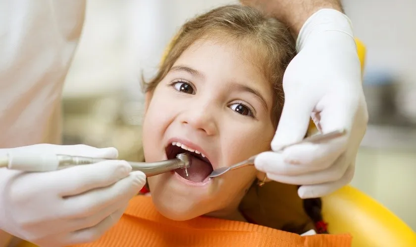 Bao nhiêu tuổi thì lấy cao răng ở trẻ em