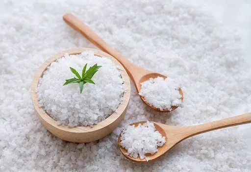 Cách tẩy trắng răng bị ố vàng bằng muối