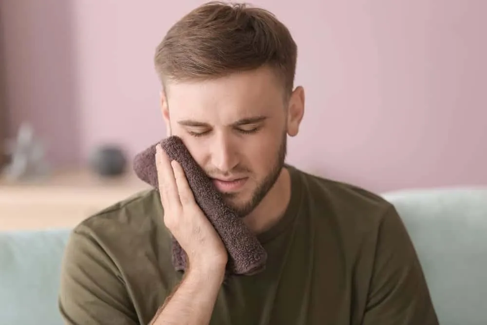 Quy trình cắt lợi có nguy hiểm không?