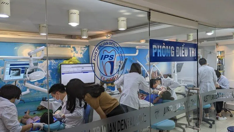 Nha khoa quốc tế úc châu cẩm phả