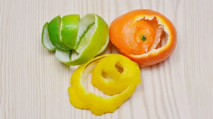 Tự cạo vôi răng tại nhà đơn giản với vỏ cam và vỏ chanh