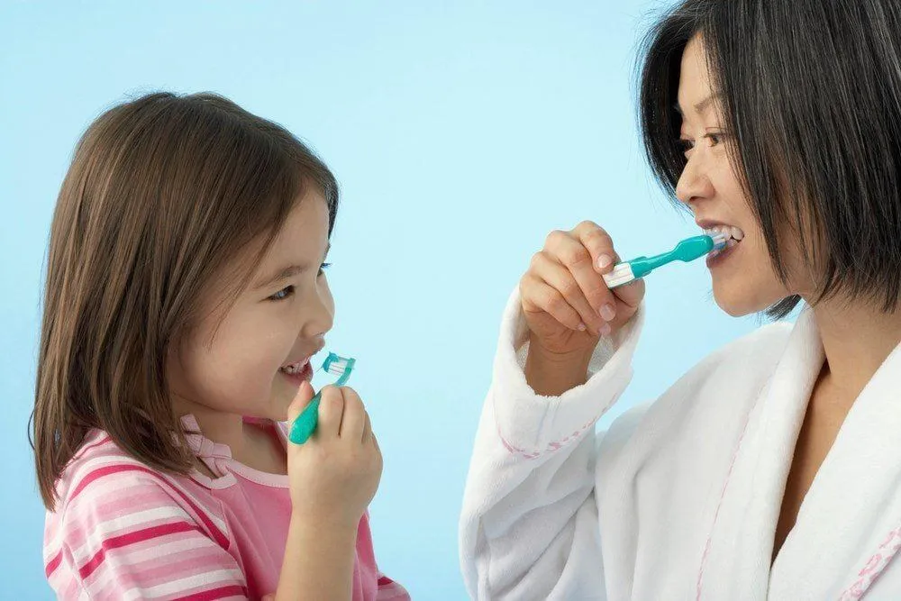 Khi nào cha mẹ bắt đầu cách chăm sóc răng miệng cho trẻ