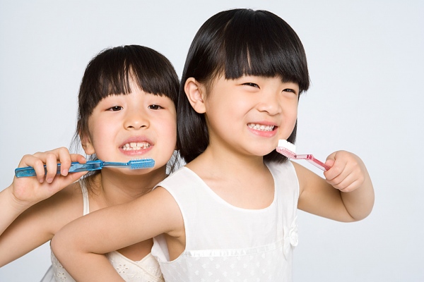 Độ tuổi nào có thể chải răng đúng cách cho trẻ em?