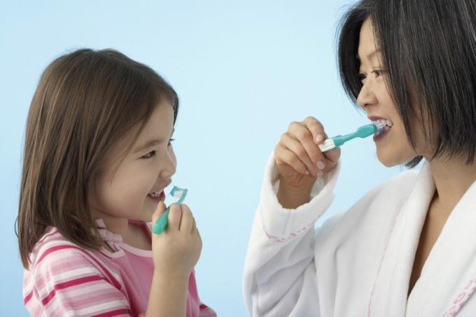 Bước 6: Súc miệng và vệ sinh dụng cụ