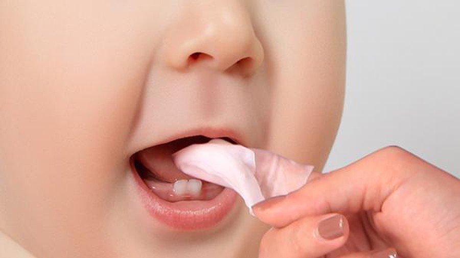 Hướng dẫn trẻ vệ sinh răng miệng đúng cách