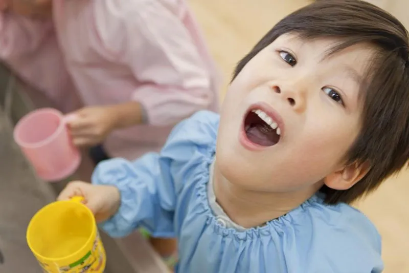 Hướng dẫn trẻ chải răng đúng cách