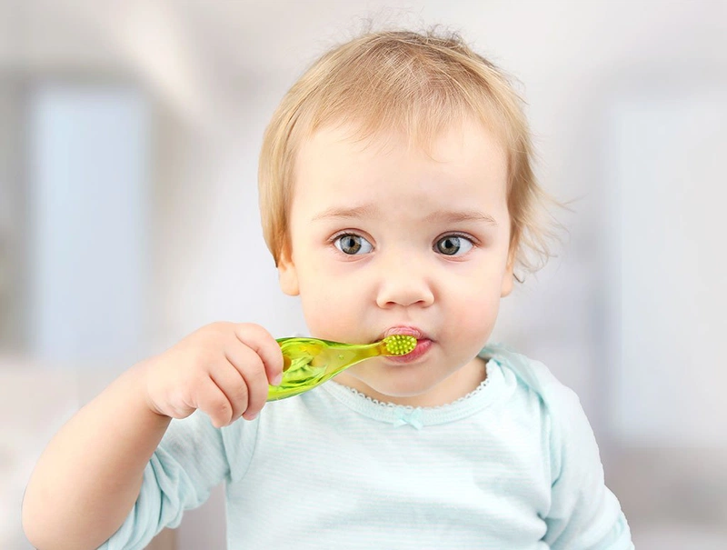 Không vệ sinh răng miệng cho bé đúng cách