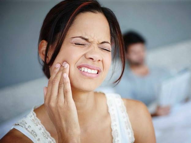 Dấu hiệu nhận biết còn sót chân răng trong hàm