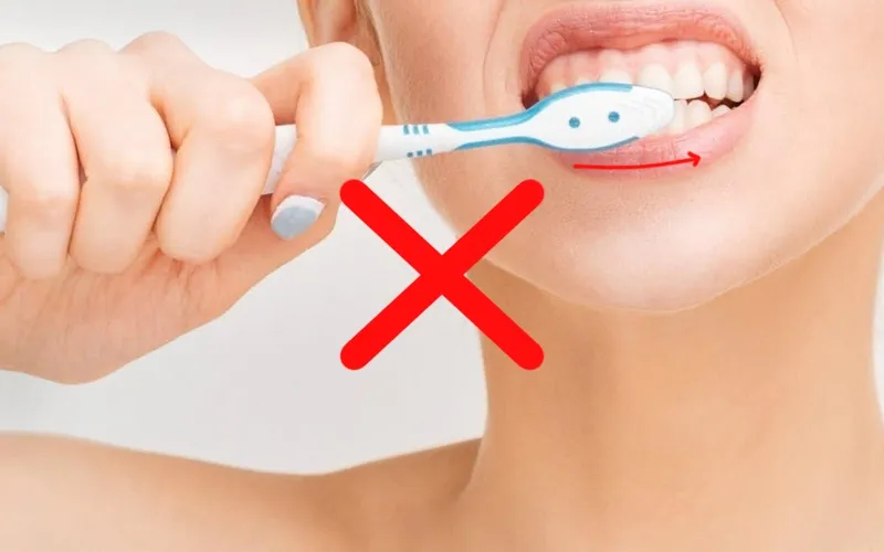 Tại sao đánh răng thường xuyên mà răng vẫn vàng? - Đánh răng sai cách