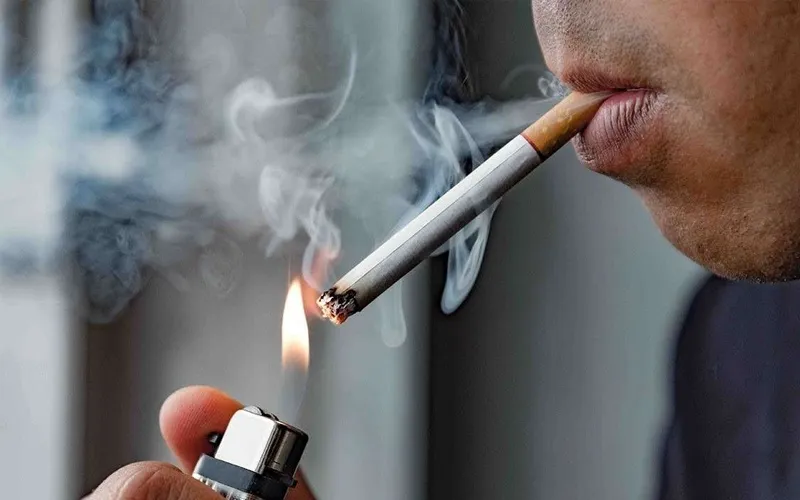Tại sao đánh răng thường xuyên mà răng vẫn vàng? - Hút thuốc lá nhiều