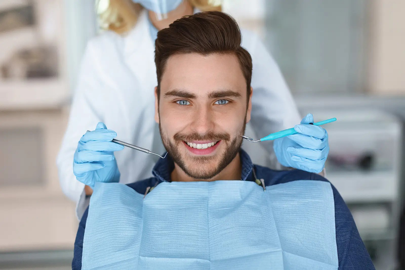 Các trường hợp nào nên bọc răng sứ 2 răng cửa răng hô?