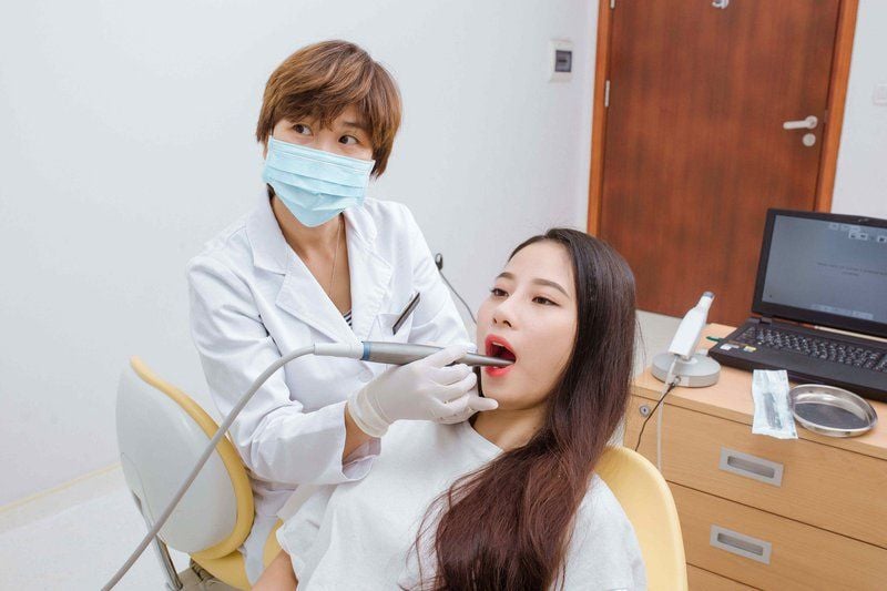 Những lưu ý để hạn chế đau đớn do siết răng khi niềng