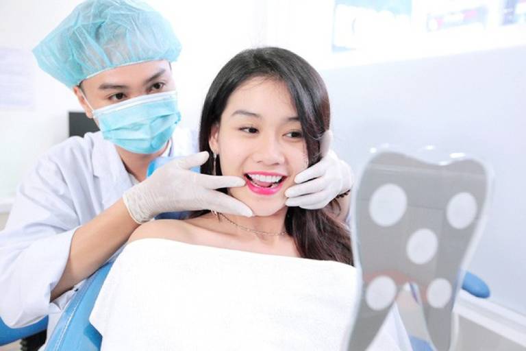 Thực hiện tham khám nha khoa định kỳ