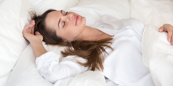 Tư thế ngủ khi niềng răng như thế nào là chuẩn nhất?
