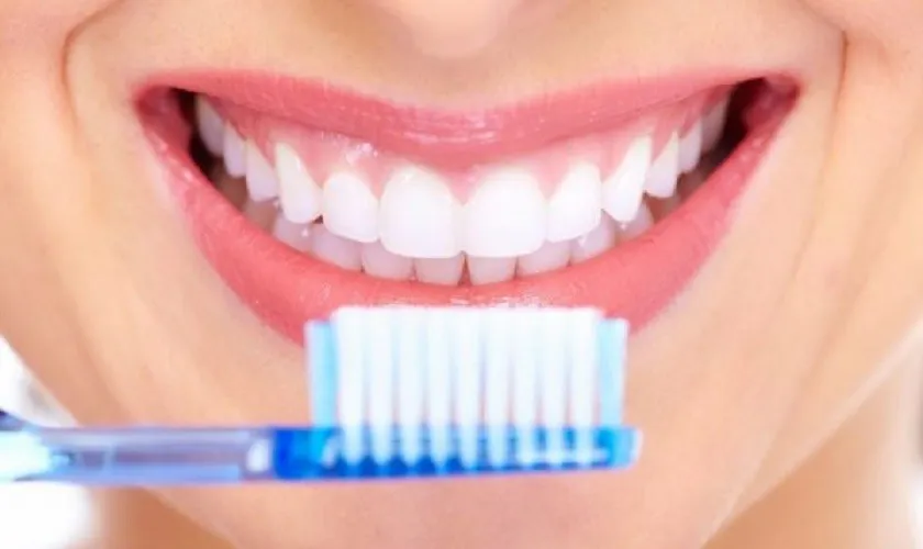 Vệ sinh răng miệng không đúng cách