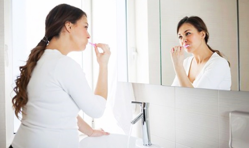 Vệ sinh răng miệng đúng cách và đều đặn