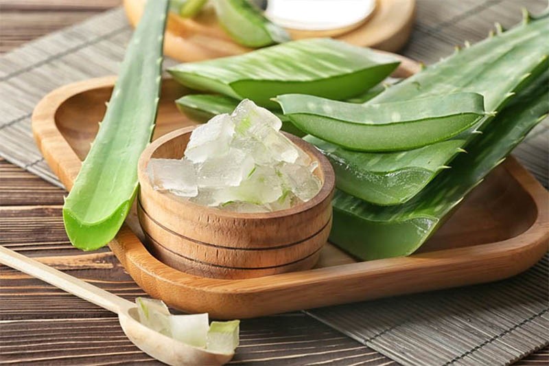 Dùng gel nha đam (lô hội)