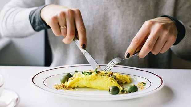 Mảnh thức ăn mắc lại trong ổ răng