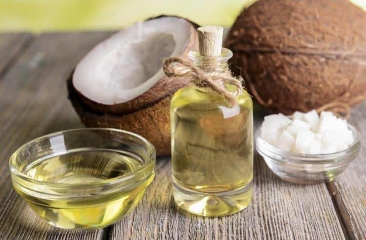 Cách chữa viêm lợi tại nhà nhanh nhất bằng tinh dầu dừa