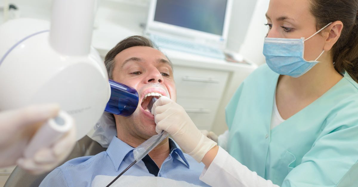 Nên đến nha khoa để được trám răng hoặc điều trị chuyên sâu