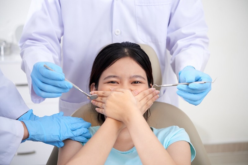 Áp lực nén vật liệu trám quá mạnh