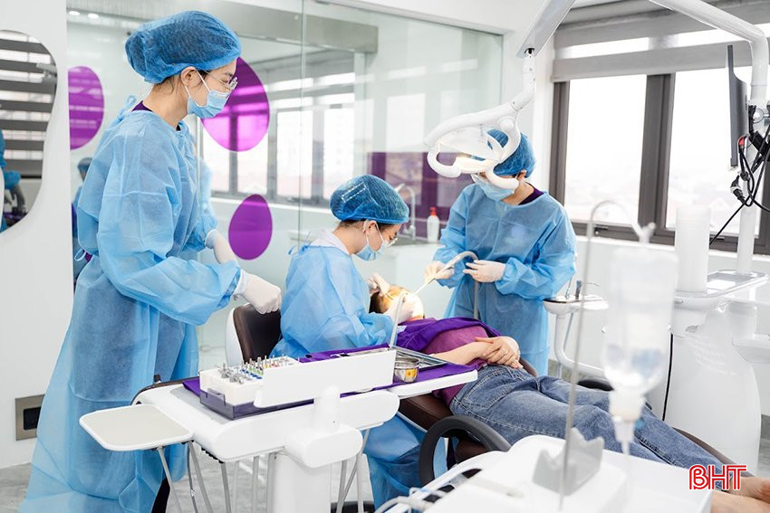 Implant tức thì là gì? Phương pháp trồng răng nhanh, tiện lợi