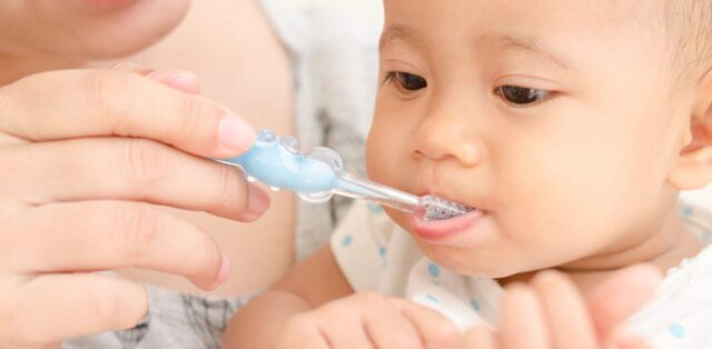 -ve-sinh-rang-mieng-cho-tre