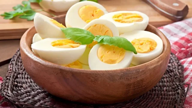 Trứng luộc giàu protein
